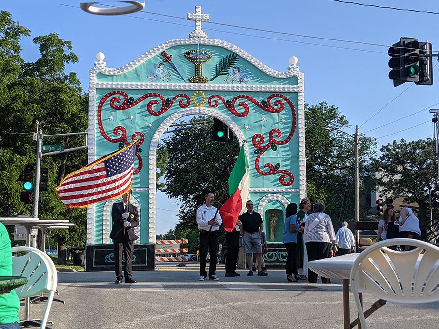 The famous arch of the Santa Lucia Festival ia rhw backdrop for the parade of colors with American and Italian flag